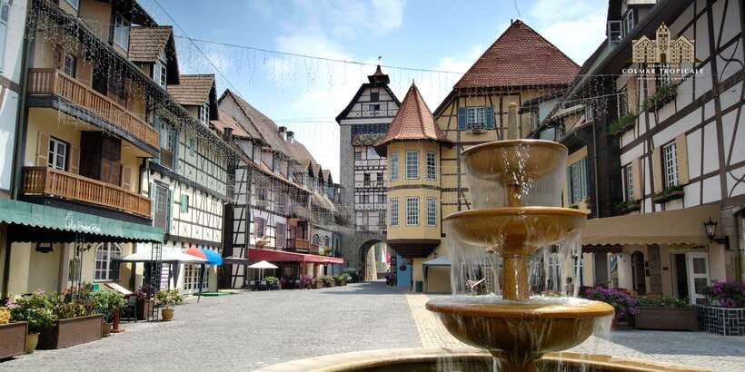 From Kuala Lumpur: Colmar Tropicale and Batu Caves Day Trip - Who should book this experience?