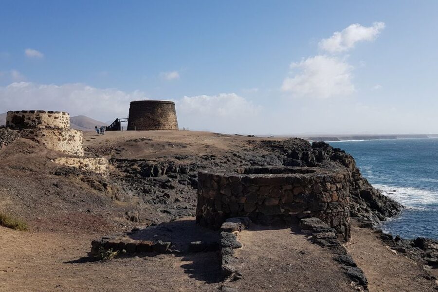 From Lanzarote: Day Trip to Fuerteventura and Corralejo - Guides, languages, and the feel of the day