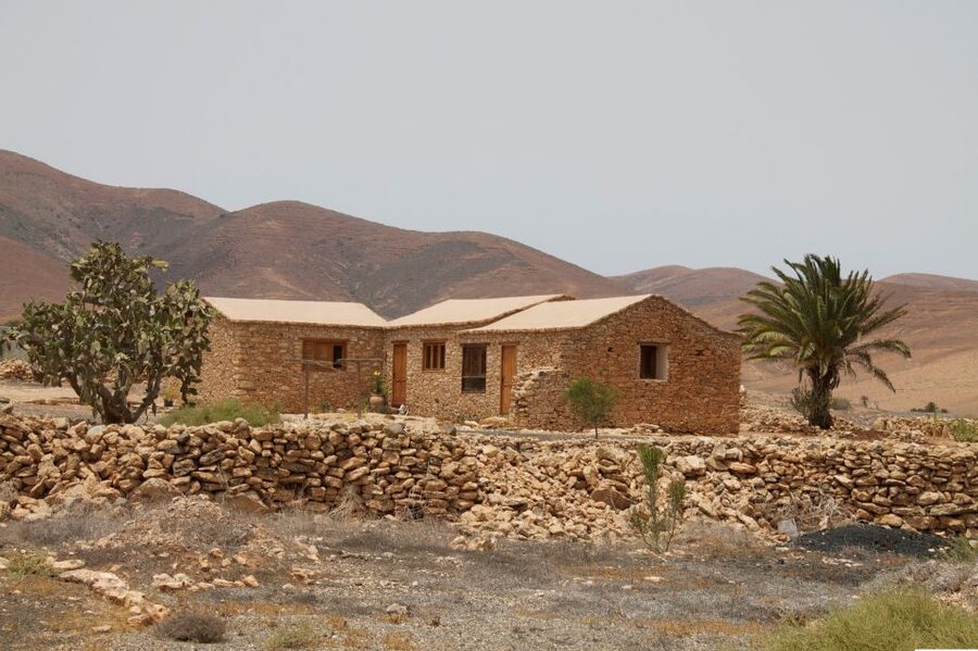 From Lanzarote: Fuerteventura Day Trip - La Oliva and the Candelaria church