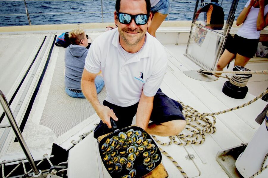 From Lanzarote: Sailing Day Trip Around La Graciosa - Lunch, drinks, and the real value of the price