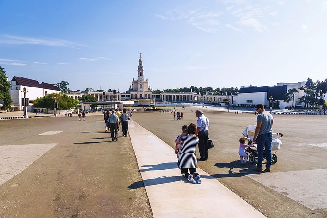 From Lisbon: Fatima Batalha Nazare & Obidos Small Group Day Trip - Lunch, transport, and the real cost