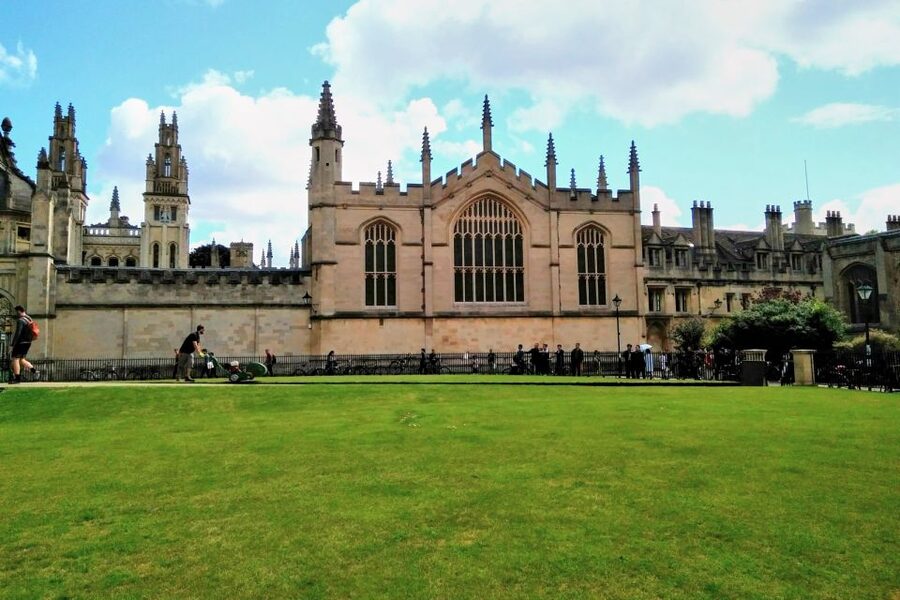 From London: Day Trip to Downton Abbey, Oxford and Bampton - Oxford: grand buildings, limited time