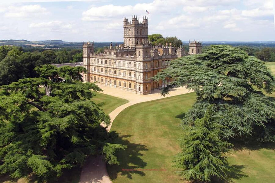 From London: Day Trip to Downton Abbey, Oxford and Bampton - Meeting the coach at Victoria Coach Station