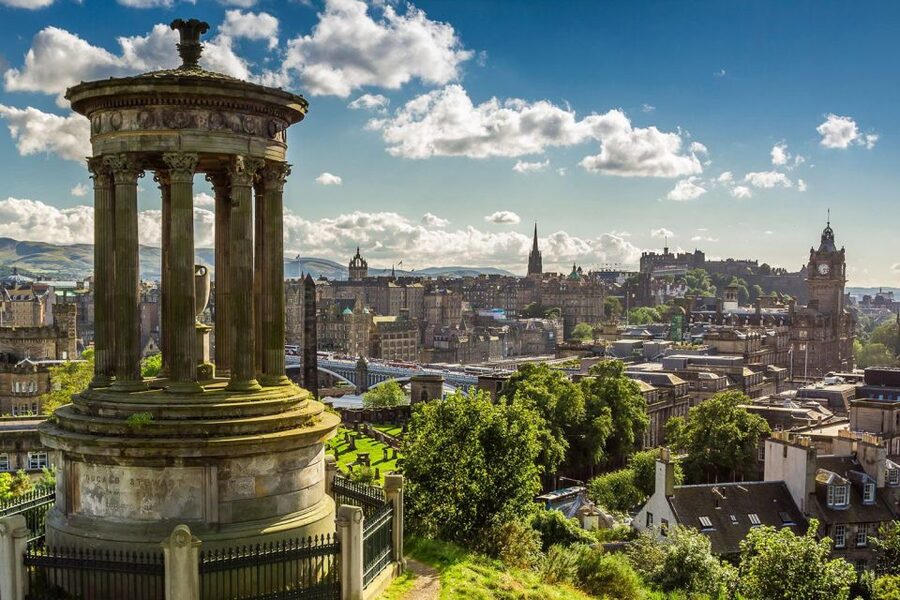 From London: Day Trip to Edinburgh by Rail with Castle Entry - A 7:00am train turns London into a day trip