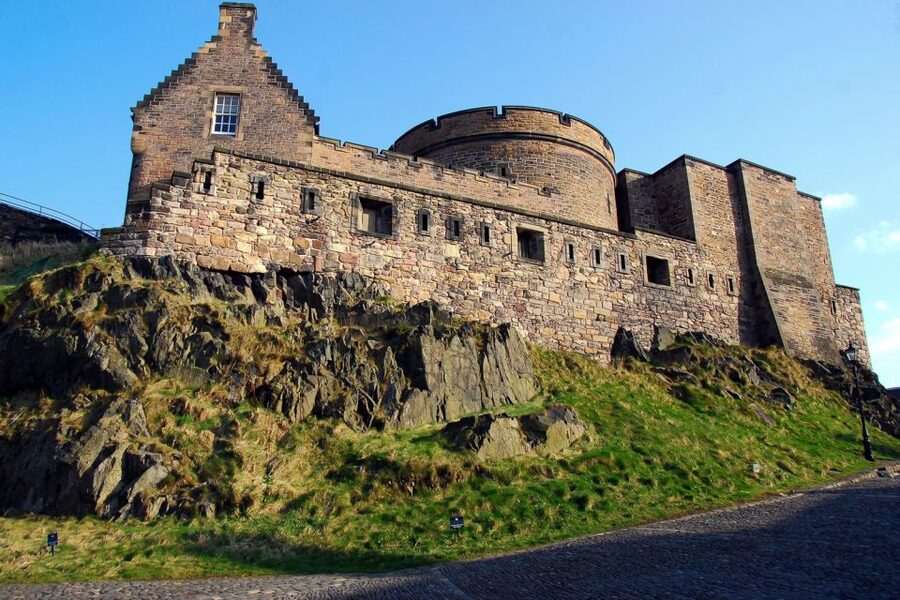 From London: Day Trip to Edinburgh by Rail with Castle Entry - FAQ