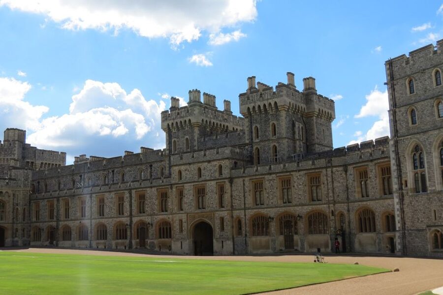 From London: Half-Day Trip to Windsor with Castle Tickets - Meeting the coach at Earl’s Court