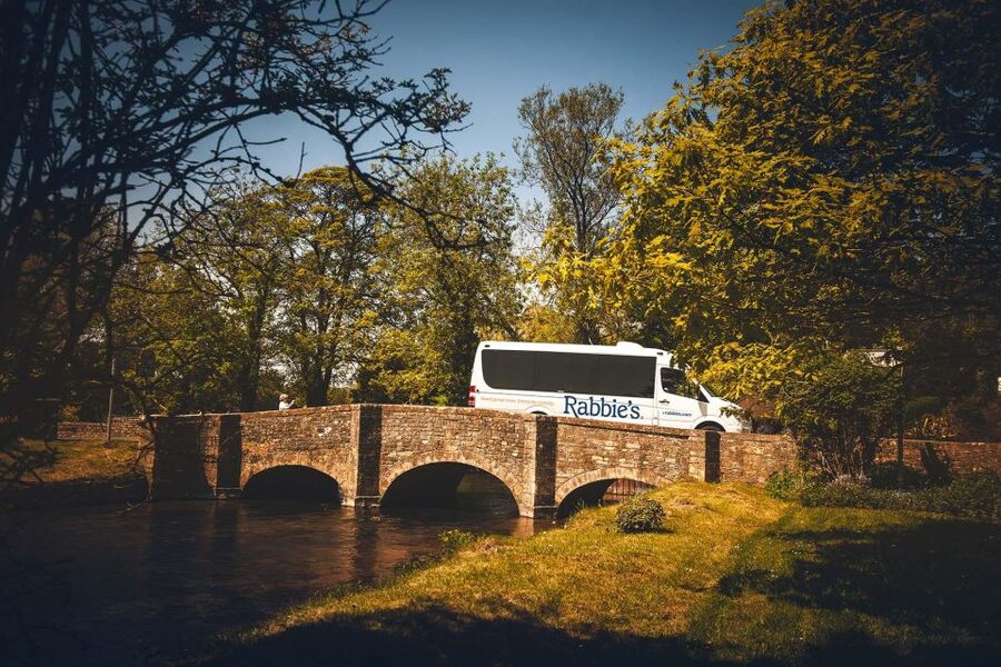 From London: Oxford and Cotswolds Villages Day Trip - Oxford: two hours and fifteen minutes around the colleges