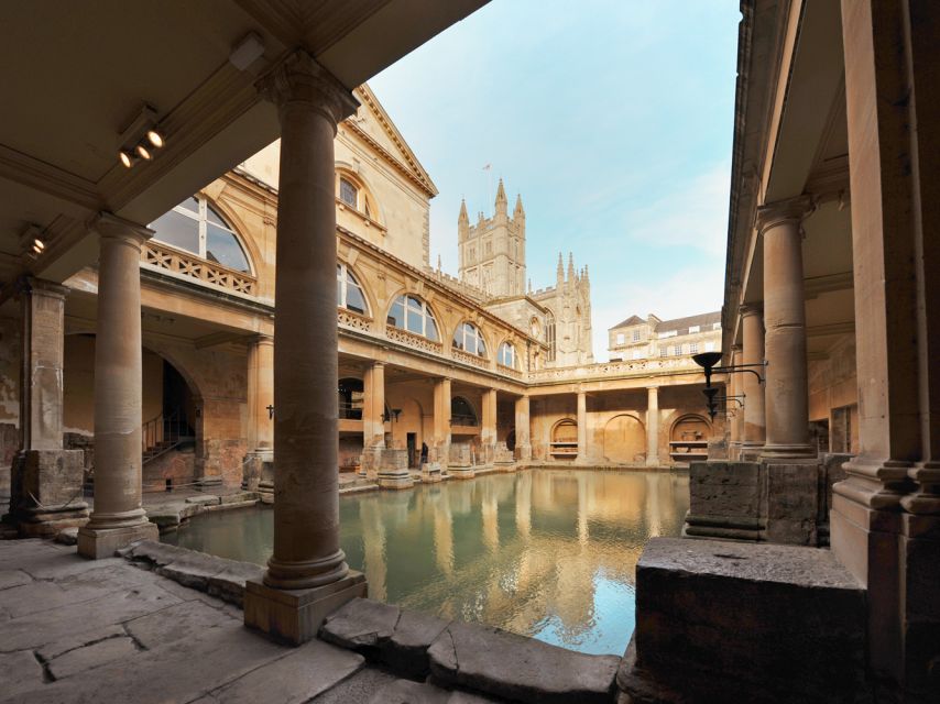 From London: Stonehenge and Bath Private Full-Day Trip - A private London pickup with a long road ahead