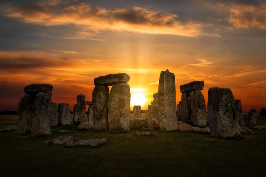 From London: Stonehenge Day Trip with Audioguide - Meeting near Victoria Station
