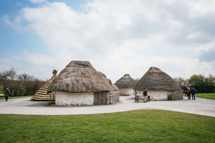 From London: Stonehenge Half-Day Trip - The return through London and the Thames