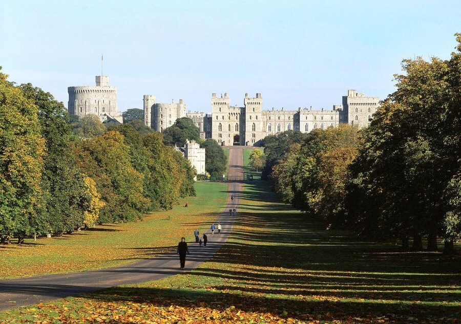 From London: Stonehenge Inner Circle and Windsor Day Trip - Guides make the long day easier