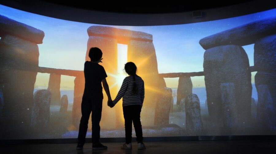 From London: Stonehenge & Roman Baths Full-Day Trip - Afternoon tea at the Pump Rooms