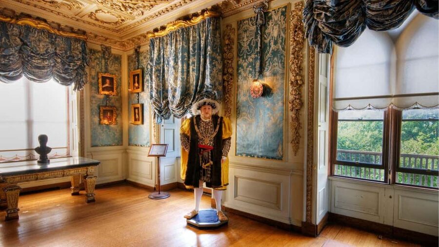 From London: Warwick Castle Day Trip by Rail - FAQ