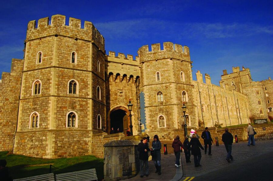 From London: Windsor Castle and Stonehenge Day Trip - What the Windsor schedule means in practice