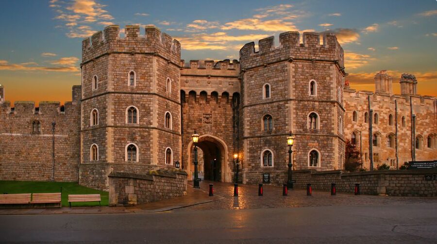 From London: Windsor Castle and Stonehenge Day Trip - Who should book this tour?