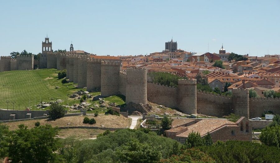 From Madrid: Ávila and Segovia Guided Day Trip - The road to Segovia