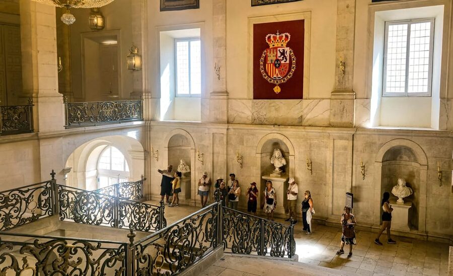 From Madrid: Guided Day Trip to Chinchon, Aranjuez & Toledo - Guides, languages, and the human side of the tour
