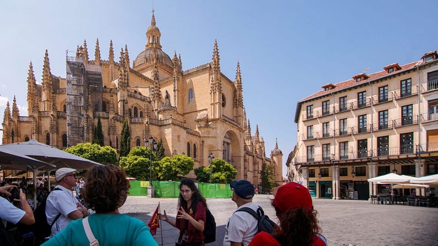 From Madrid: Guided Day Trip to Segovia, optional Alcázar - Walking through the cathedral, Plaza Mayor, and Jewish Quarter