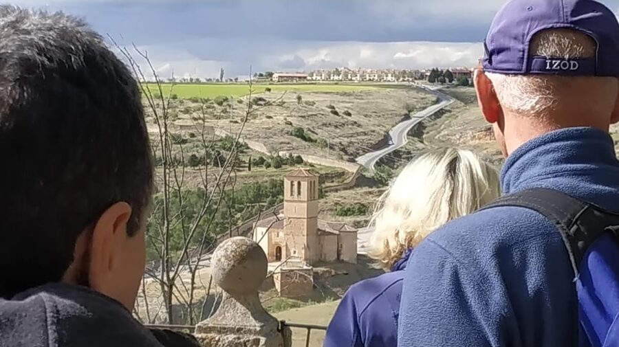 From Madrid: Half-Day or Full-Day Trip to Segovia - Starting beneath the Aqueduct at Plaza del Azoguejo