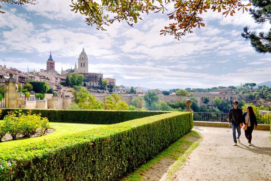 From Madrid: Segovia & Avila Day Trip with Optional Tickets - Ávila and its huge medieval walls