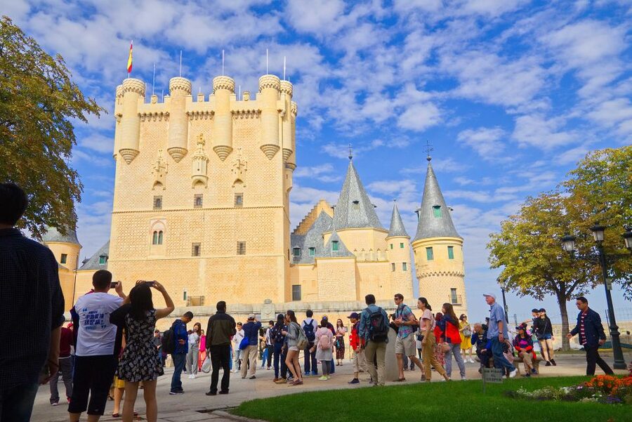 From Madrid: Segovia & Avila Day Trip with Optional Tickets - Is the optional lunch worth it?