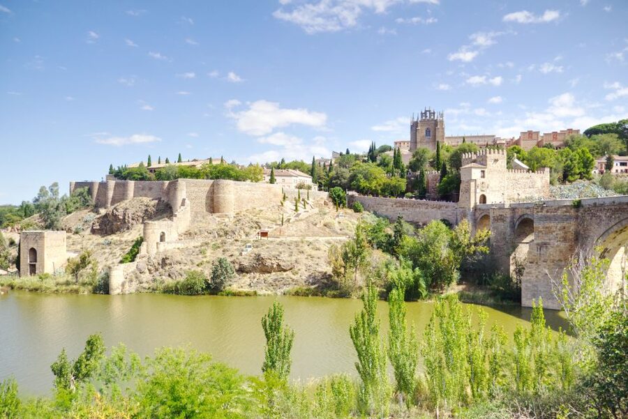 From Madrid: Toledo and Segovia Guided Day Trip - What this Madrid day trip really offers