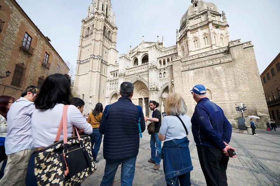 From Madrid: Toledo Full-Day Trip with Optional Cathedral - The first view: seeing Toledo from outside the walls