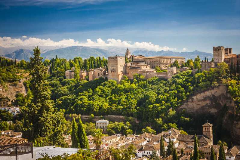 From Malaga: Day Trip to Alhambra by Bus with Entry Tickets - Entering the Alhambra complex