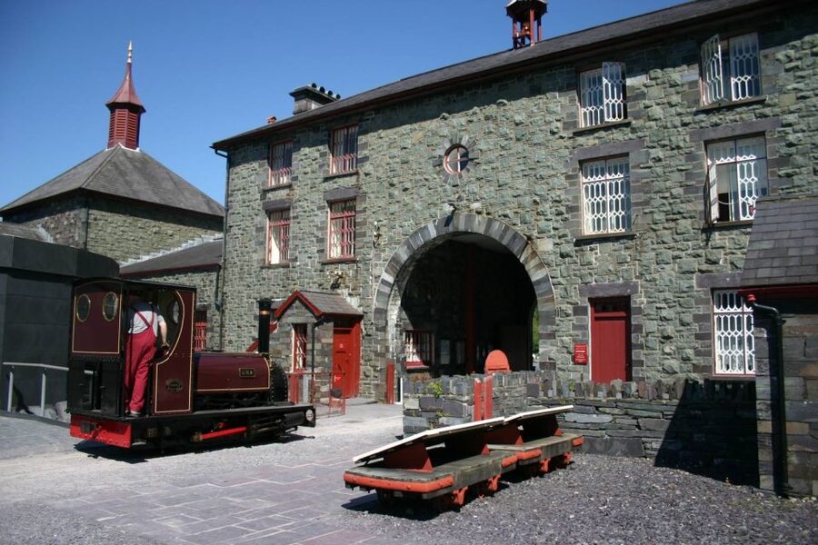 From Manchester: North Wales and Caernarfon Castle Day Trip - Caernarfon Castle: the main included attraction