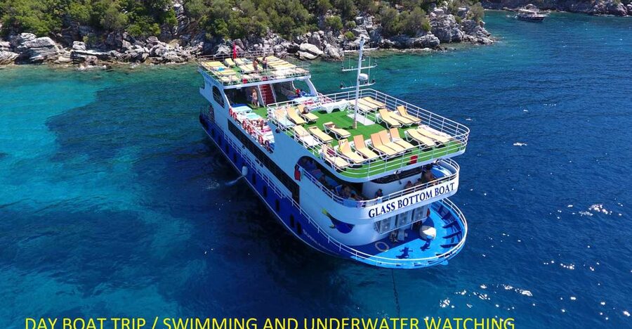 From Marmaris: Day Trip by Glass Bottom Semi Submarine - Finding the boat near Ataturk statue