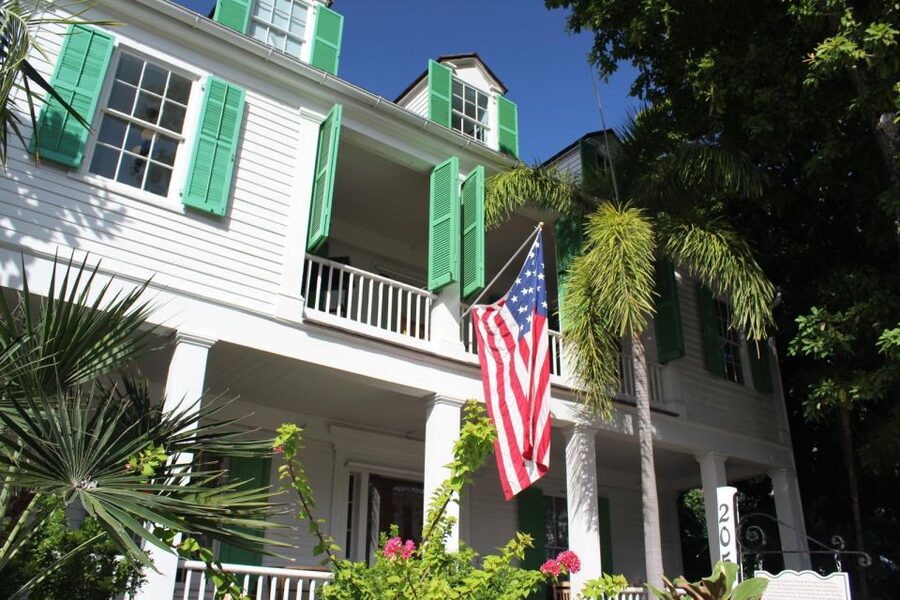 From Miami: Key West Day Trip with Pickup at Selected Hotels - Choosing between walking and optional activities