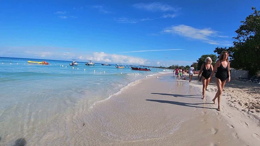 From Montego Bay: Negril Beach & Rick's Cafe Sunset Day Trip - Seven Mile Beach: Jamaica’s easygoing classic