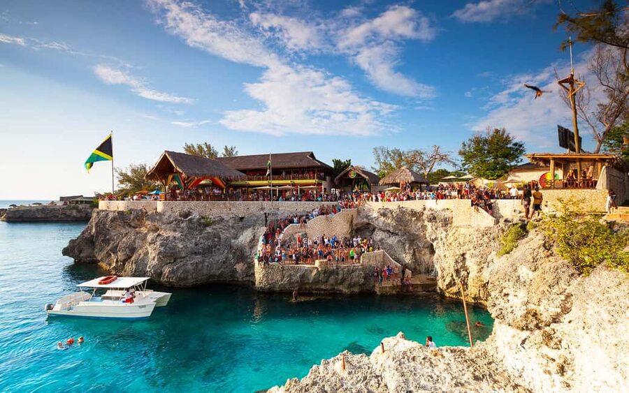 From Montego Bay: Negril Beach & Rick's Cafe Sunset Day Trip - The guides are the real strength