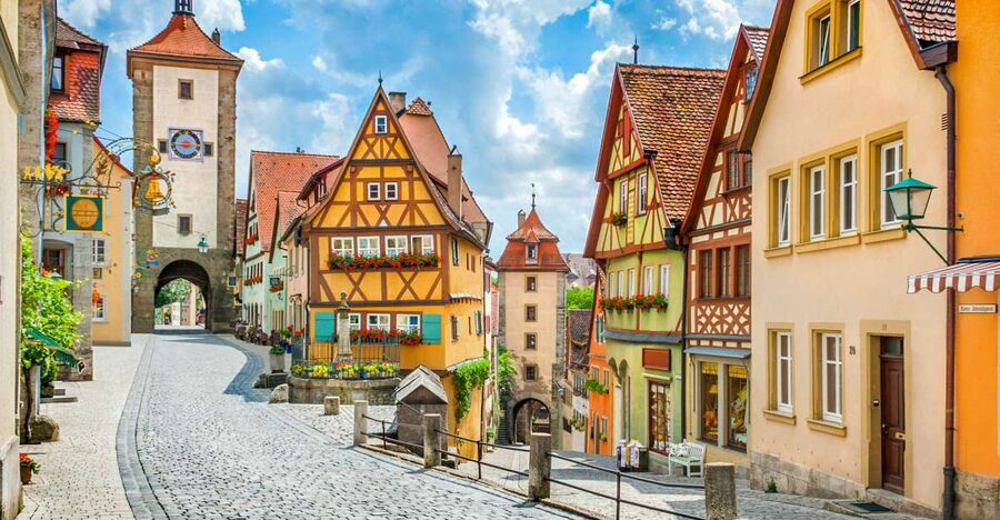 From Munich: Rothenburg and Romantic Road Day Trip by Bus - Harburg Castle and its steep approach