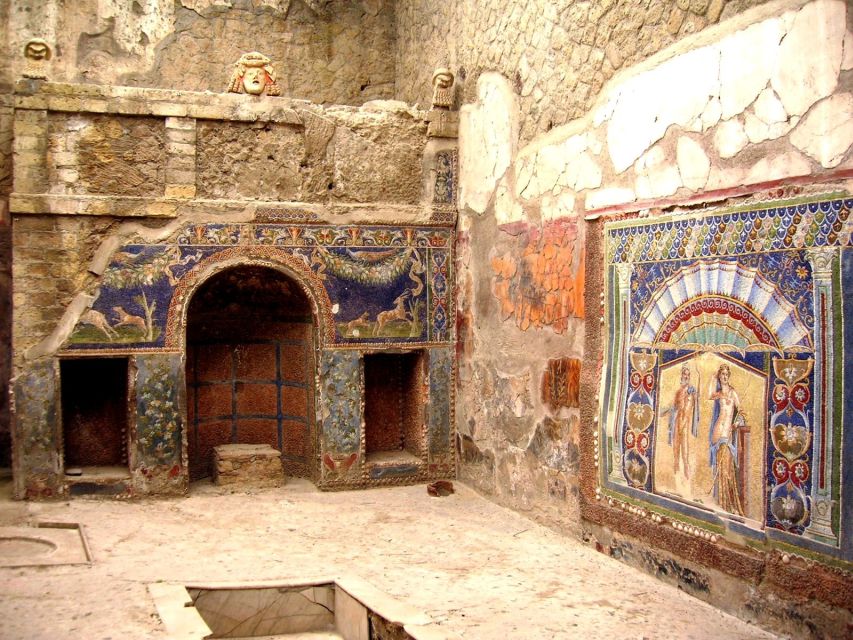 From Naples: Day Trip to Herculaneum with skip the line - Why Herculaneum feels different from Pompeii