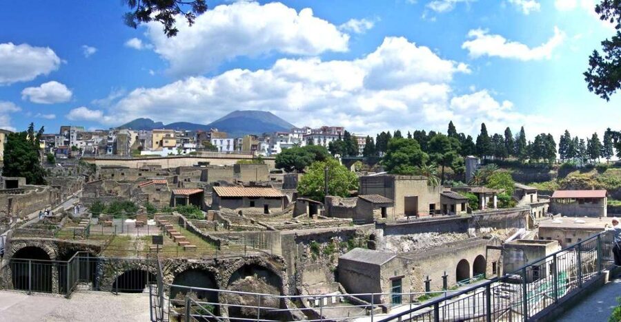 From Naples: Day Trip to Herculaneum with skip the line - Arrival at the Herculaneum entrance