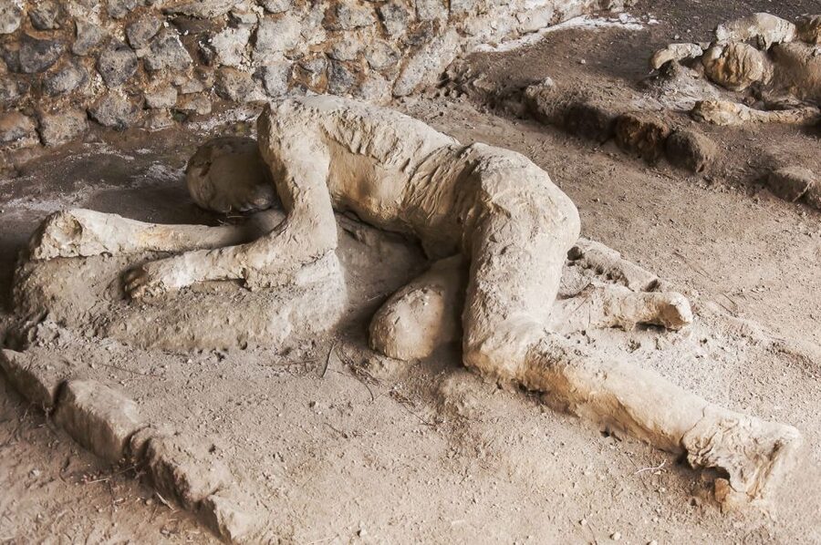 From Naples: Pompeii & Amalfi Coast Full-Day Trip with Lunch - Two hours in Amalfi