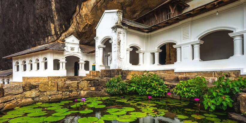 From Negombo: Sigiriya and Dambulla Day Trip and Safari - Batik, silk, and a softer afternoon option