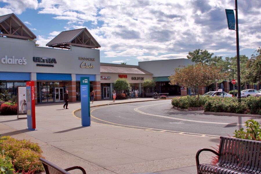 From NYC: Hamptons, Sag Harbor, and Outlet Shopping Day Trip - Who will enjoy this Hamptons day trip most?
