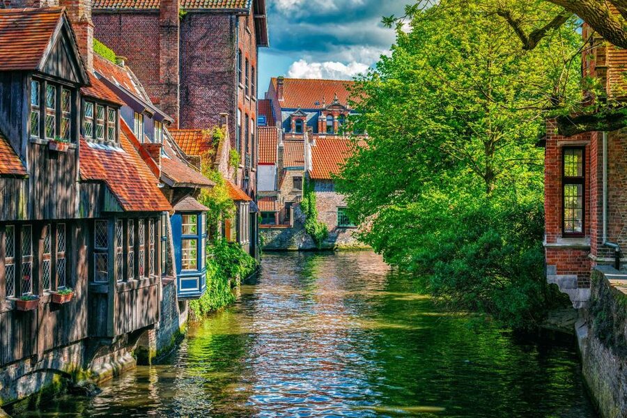 From Paris: Day Trip to Bruges with Optional Seasonal Cruise - Why Bruges makes such a good escape from Paris