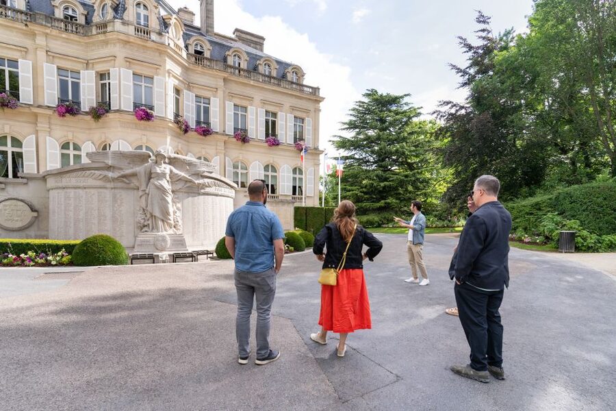 From Paris: Day Trip to Champagne with 8 Tastings & Lunch - The guides make or break the day