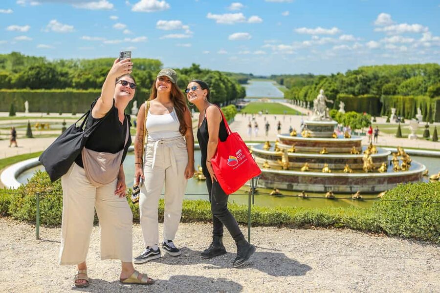 From Paris: Day Trip to Giverny & Versailles with Lunch - Who should book this nine-hour day?