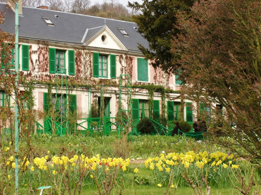 From Paris: Giverny and Monet's Home Day Trip - The Paris meeting point and minibus ride
