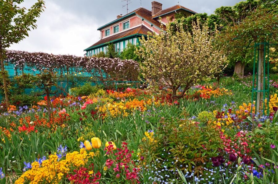 From Paris: Giverny and Versailles Palace Guided Day Trip - Inside the Palace of Versailles