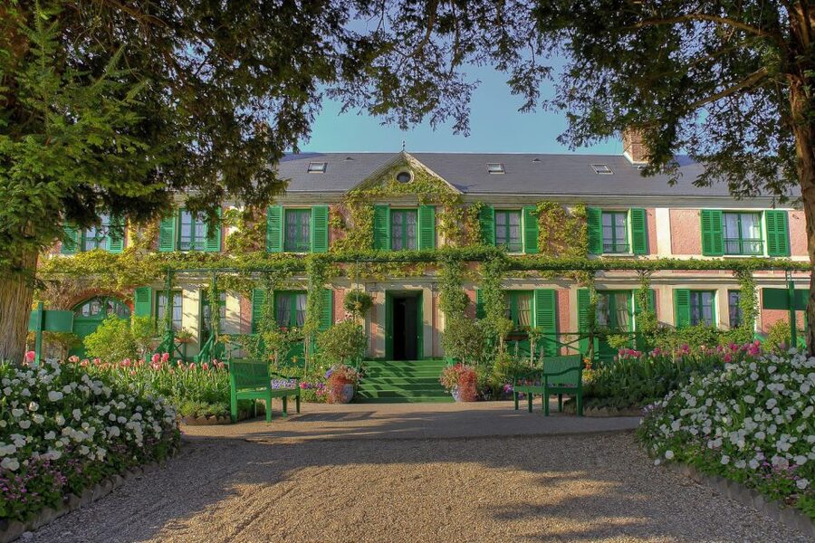 From Paris: Giverny and Versailles Private Full-Day Trip - One day, two very different sides of France