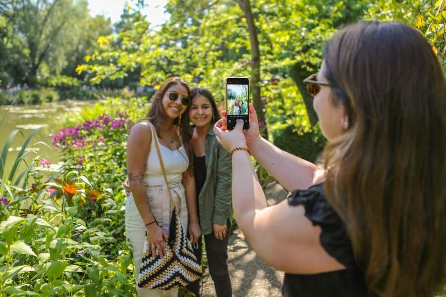 From Paris: Giverny Day Trip with Audio Guide or Live Guide - Who should book this Giverny trip?