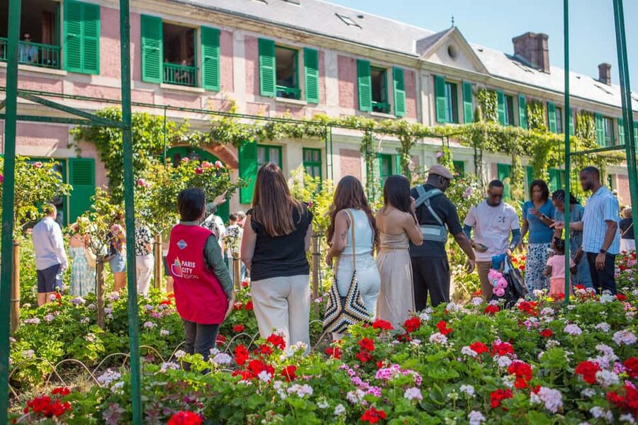 From Paris: Giverny Day Trip with Audio Guide or Live Guide - Why Giverny makes a worthwhile break from Paris
