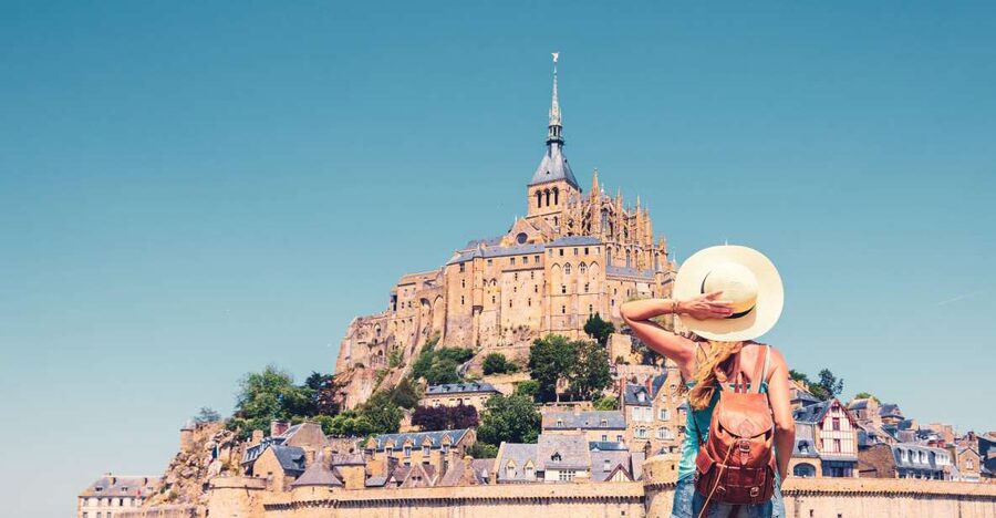 From Paris: Mont Saint Michel Day Trip with a Guide - Meeting the coach at Place du Général Kœnig