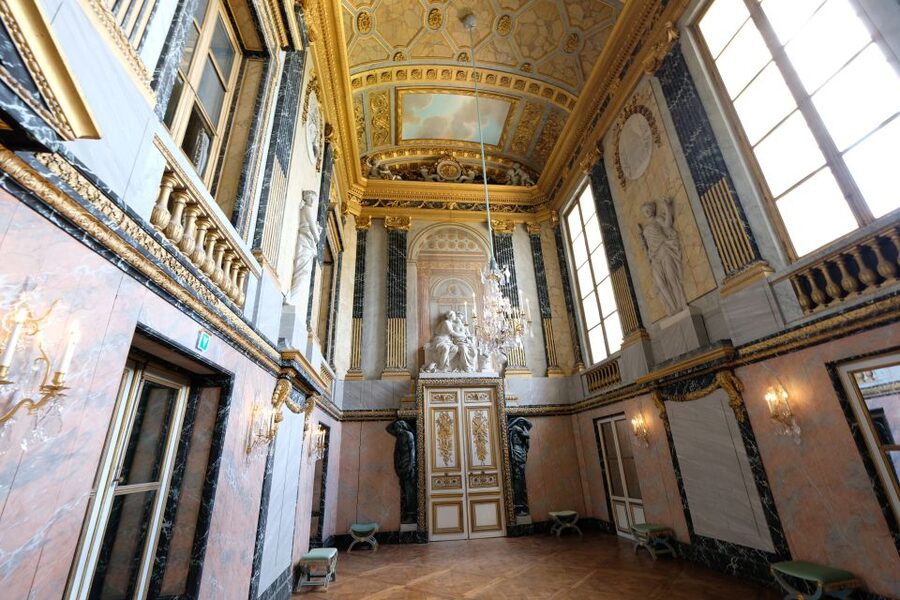From Paris: Versailles Palace and Gardens Guided Day Trip - The 1:45 PM King’s Private Apartments option
