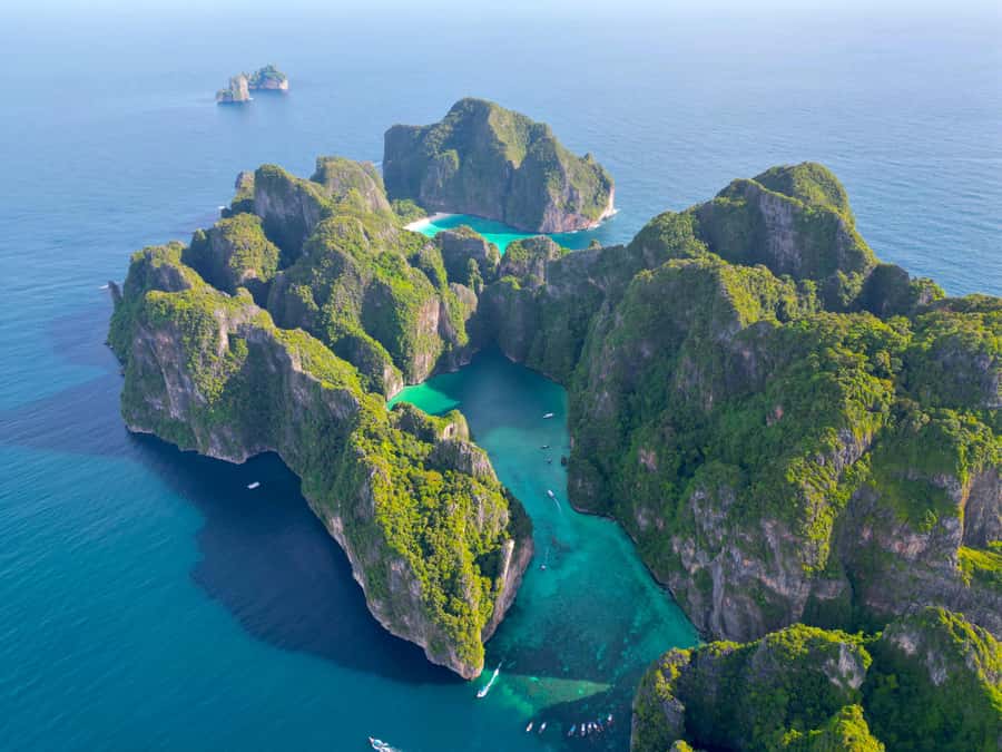 From Phuket: Day Trip to Phi Phi with Private Longtail Tour - Key points at a glance
